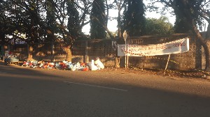 Warga Ulee Kareng Keluhkan Sampah Pinggir Jalan